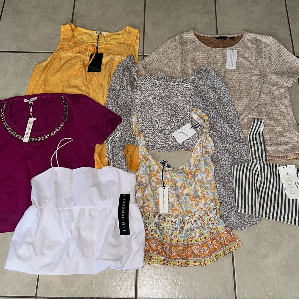 NWT BUNDLE DEAL!!! Wmns tops all size M